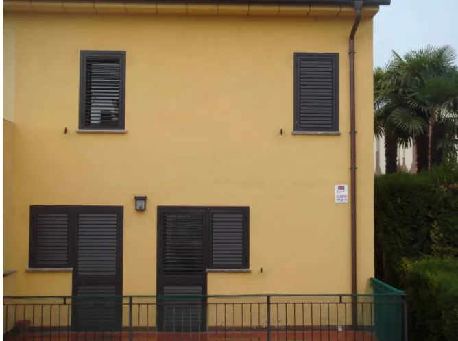 Habitatge amb mallorquines de lamel·les d'alumini